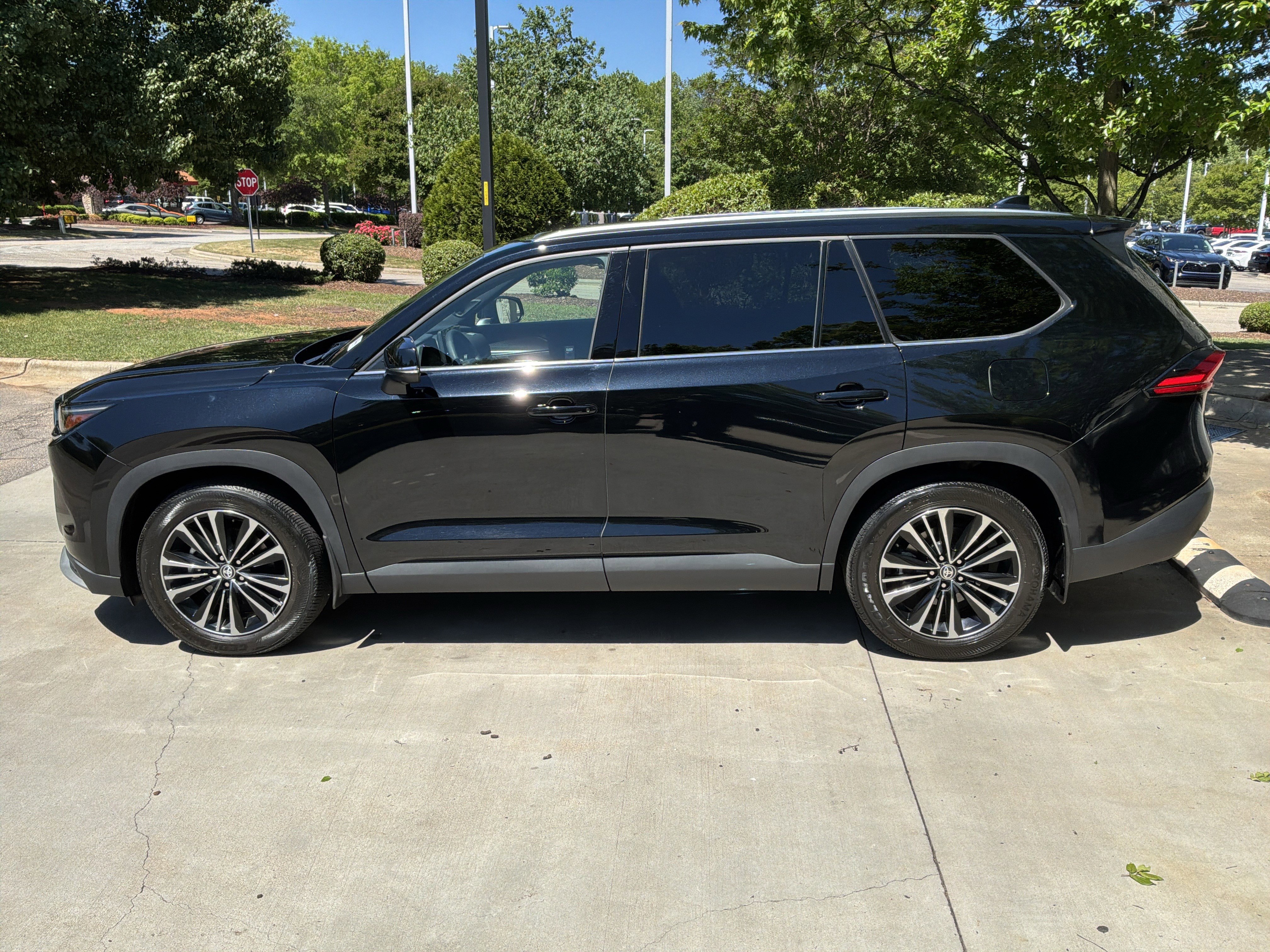 Used 2024 Toyota Grand Highlander AWD Hybrid image 7