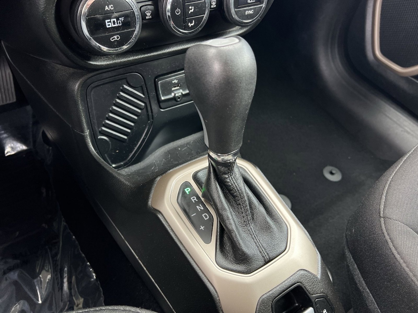 Used 2017 Jeep Renegade Latitude image 20