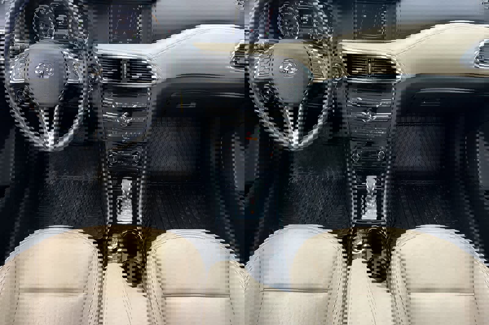 Used 2017 INFINITI QX30 Premium w/ Navigation Package image 4