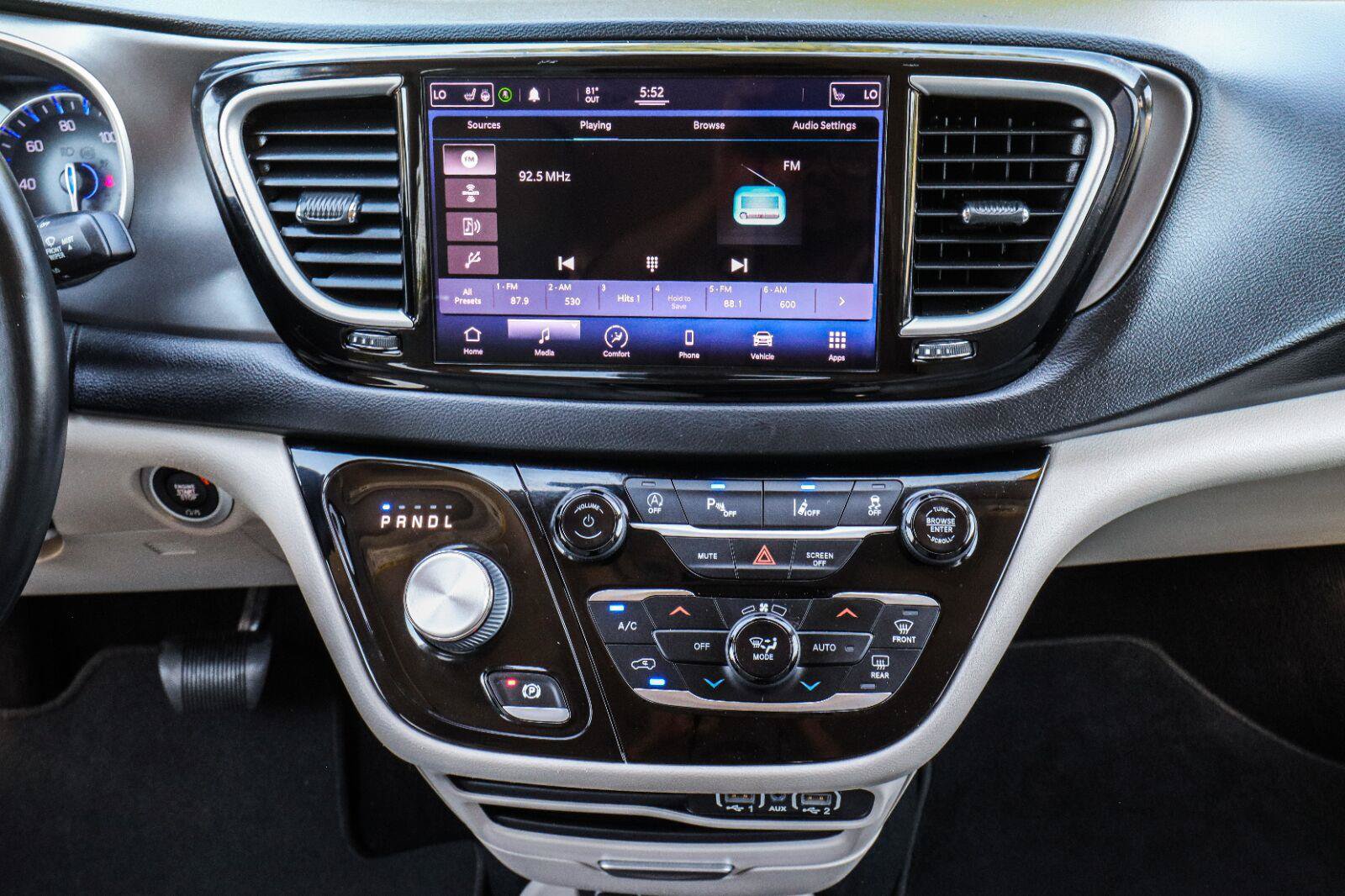 Used 2021 Chrysler Pacifica Touring-L FWD image 29
