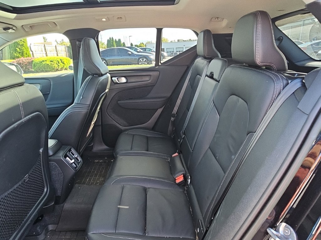 Used 2023 Volvo XC40 B5 Ultimate w/ Protection Package Premier AWD/4WD image 12