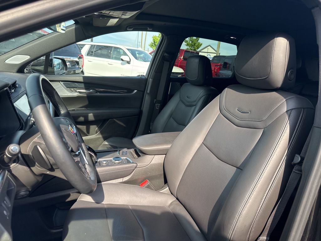 Used 2025 Cadillac XT5 Premium Luxury image 15