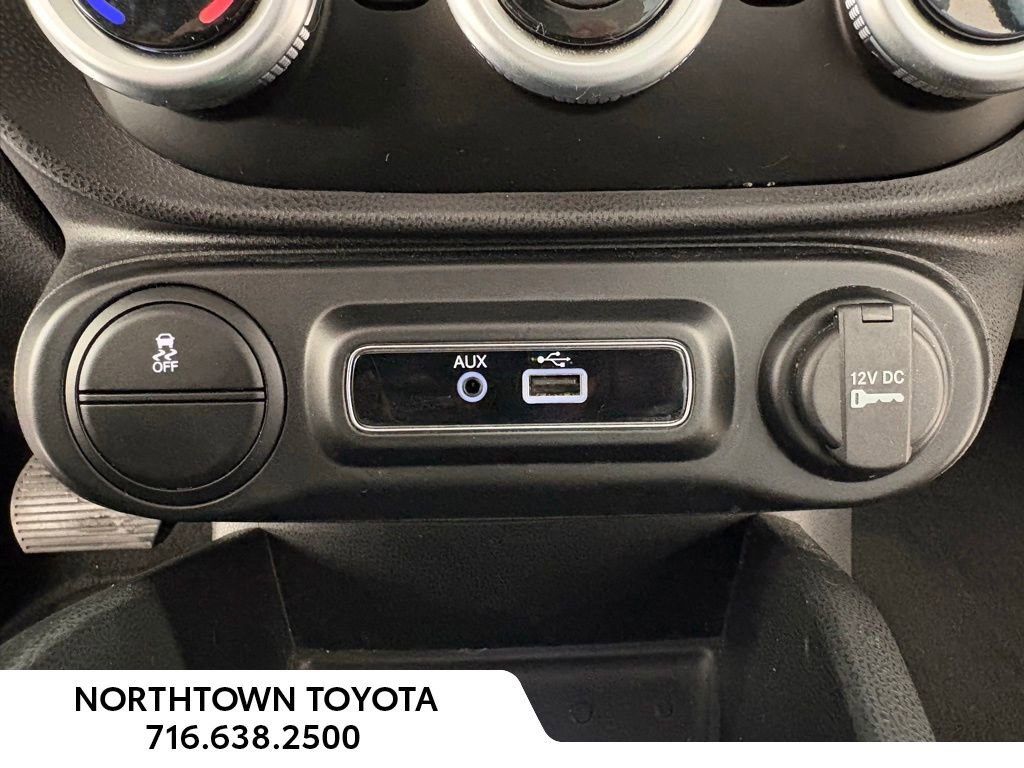 Used 2018 FIAT 500L Trekking w/ Urbana Appearance Package image 13