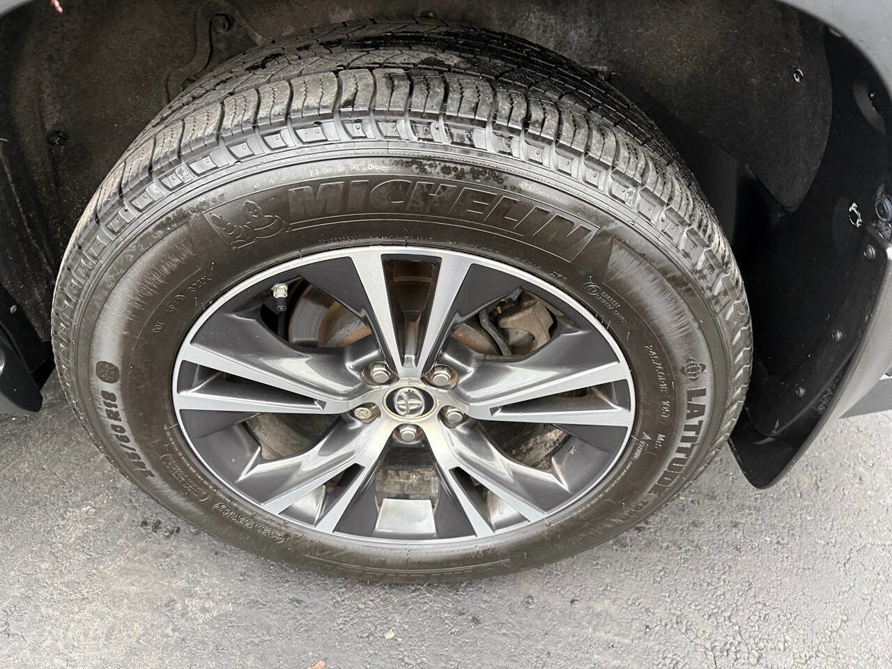 Used 2016 Toyota Highlander XLE AWD/4WD image 98