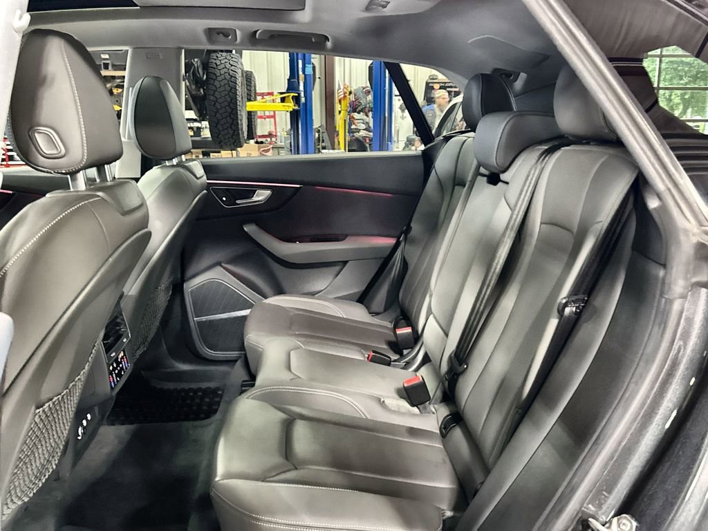Used 2019 Audi Q8 Prestige AWD/4WD image 25