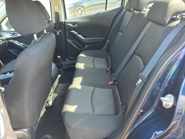 Used 2018 MAZDA MAZDA3 Sport FWD image 17