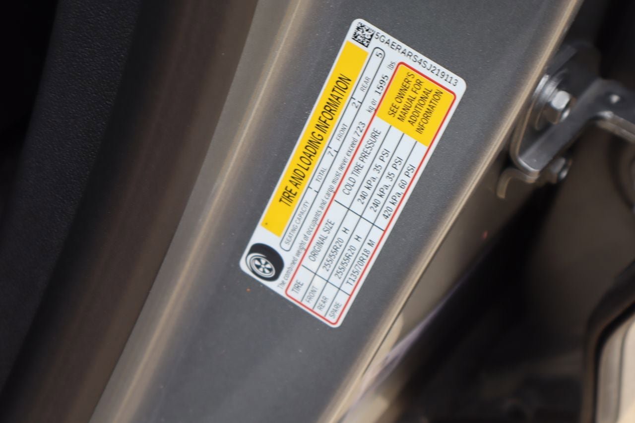 Used 2025 Buick Enclave Preferred FWD image 31