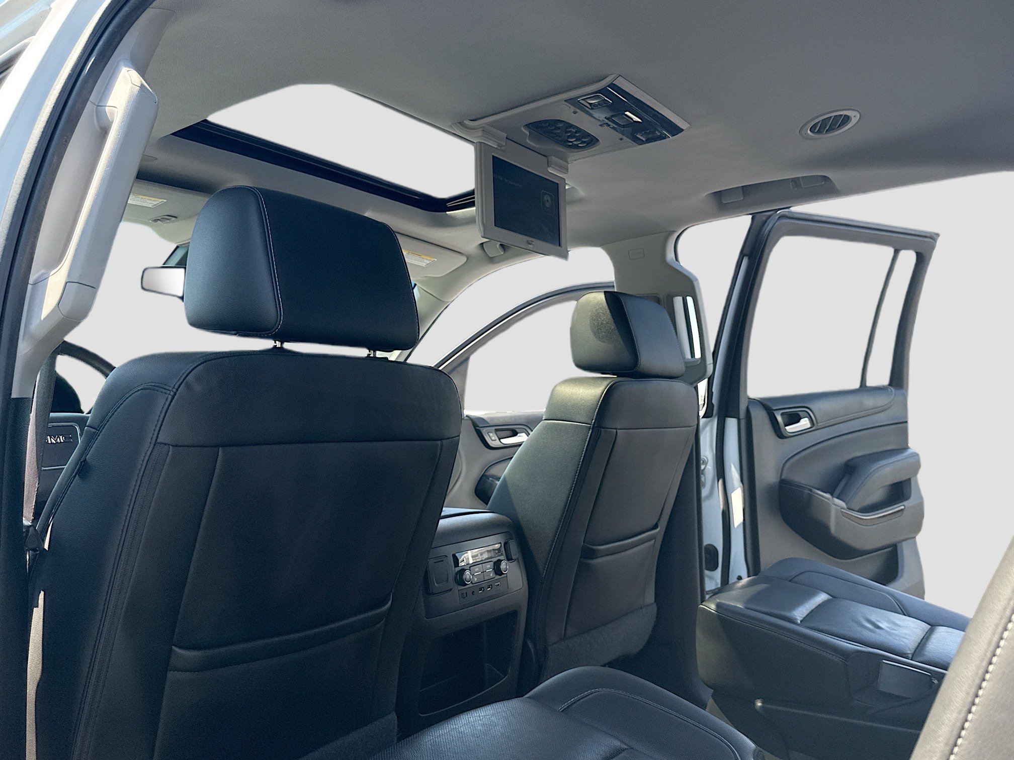 Used 2017 GMC Yukon XL SLT w/ Open Road Package AWD/4WD image 6