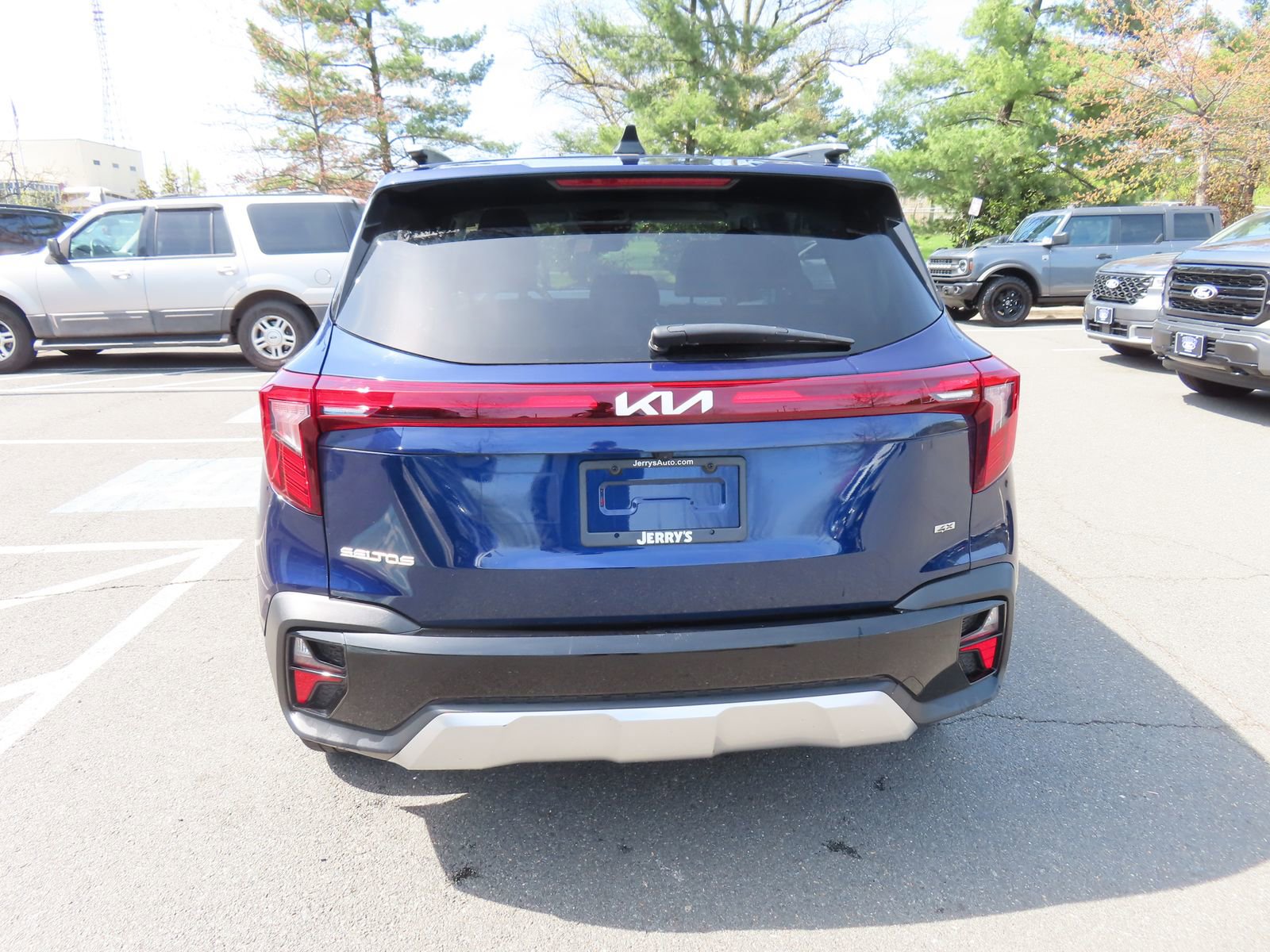 Used 2024 Kia Seltos EX image 6
