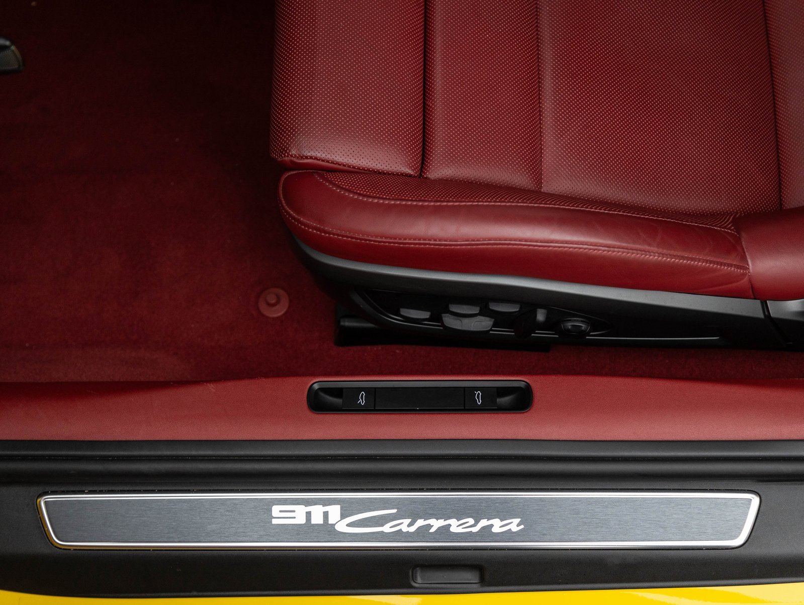 Used 2023 Porsche 911 Carrera image 21