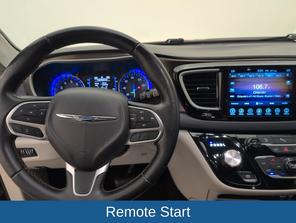 Used 2017 Chrysler Pacifica Touring-L FWD image 19