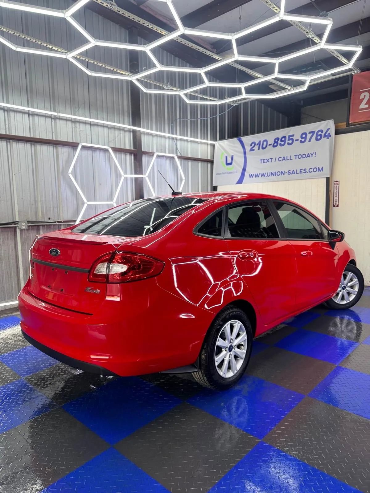 Used 2013 Ford Fiesta SE image 26