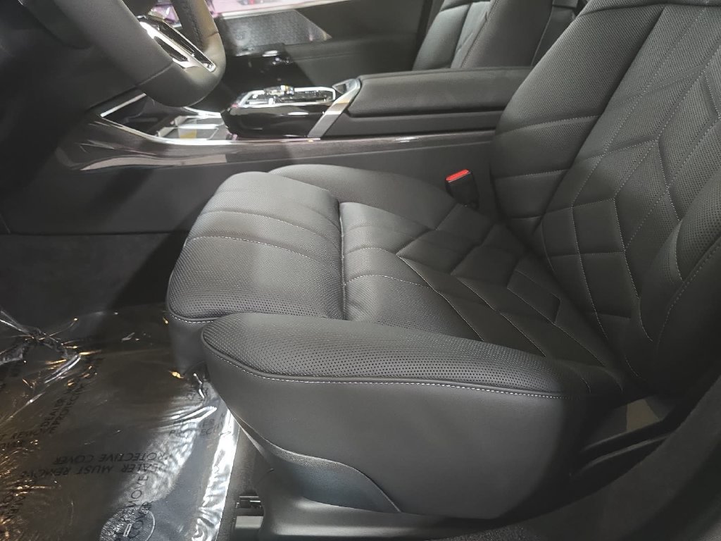 New 2026 BMW 760i xDrive w/ Luxury Rear Seating Package AWD/4WD image 15