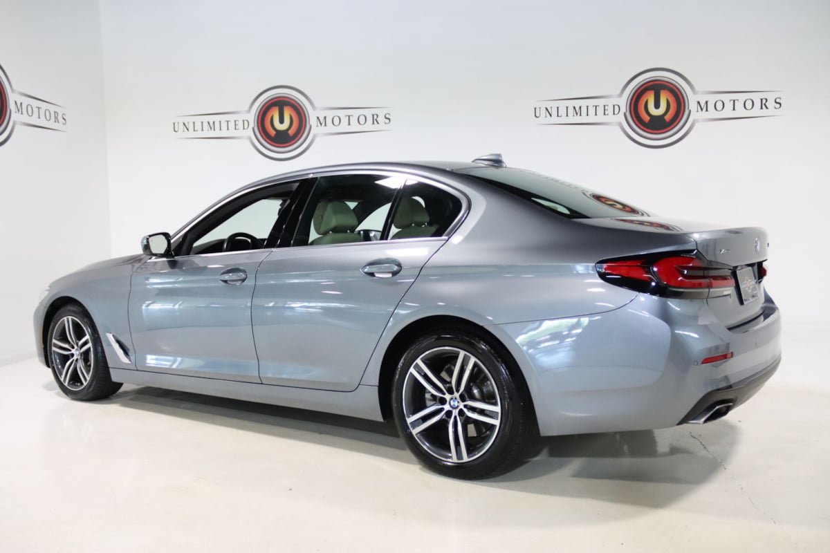 Used 2021 BMW 530i xDrive w/ Convenience Package AWD/4WD image 3