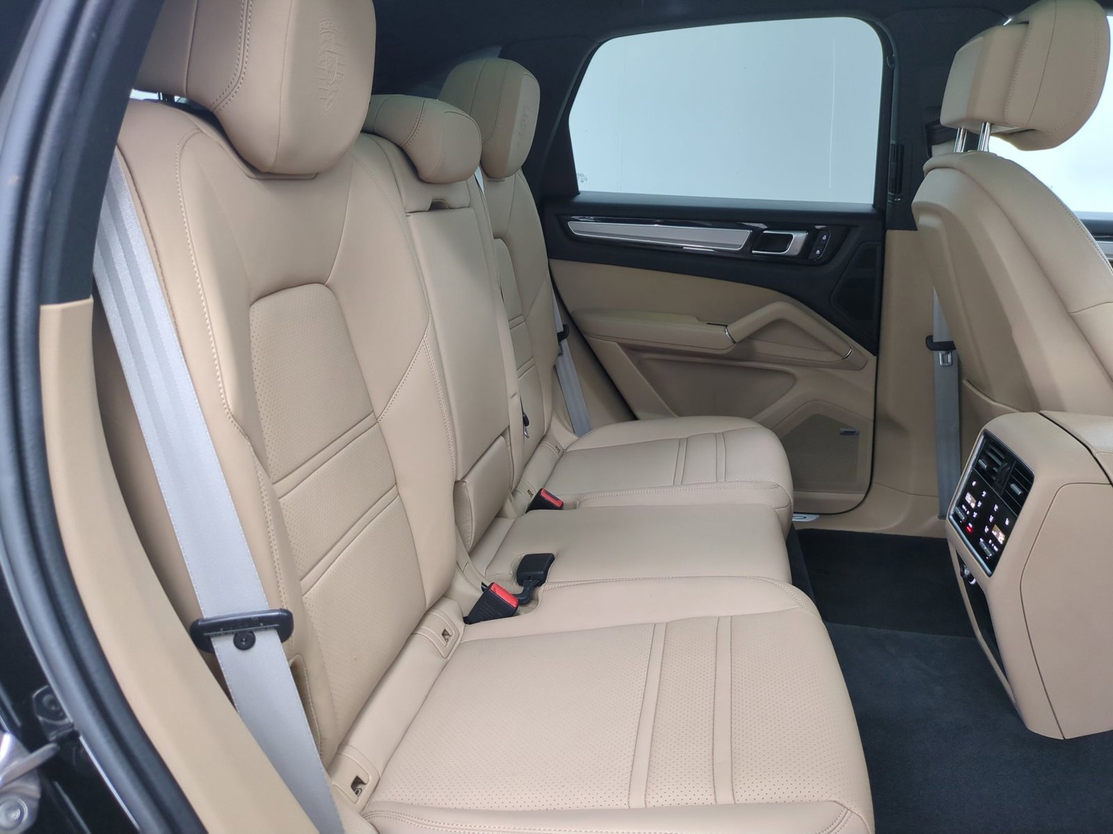 Certified 2023 Porsche Cayenne E-Hybrid image 24