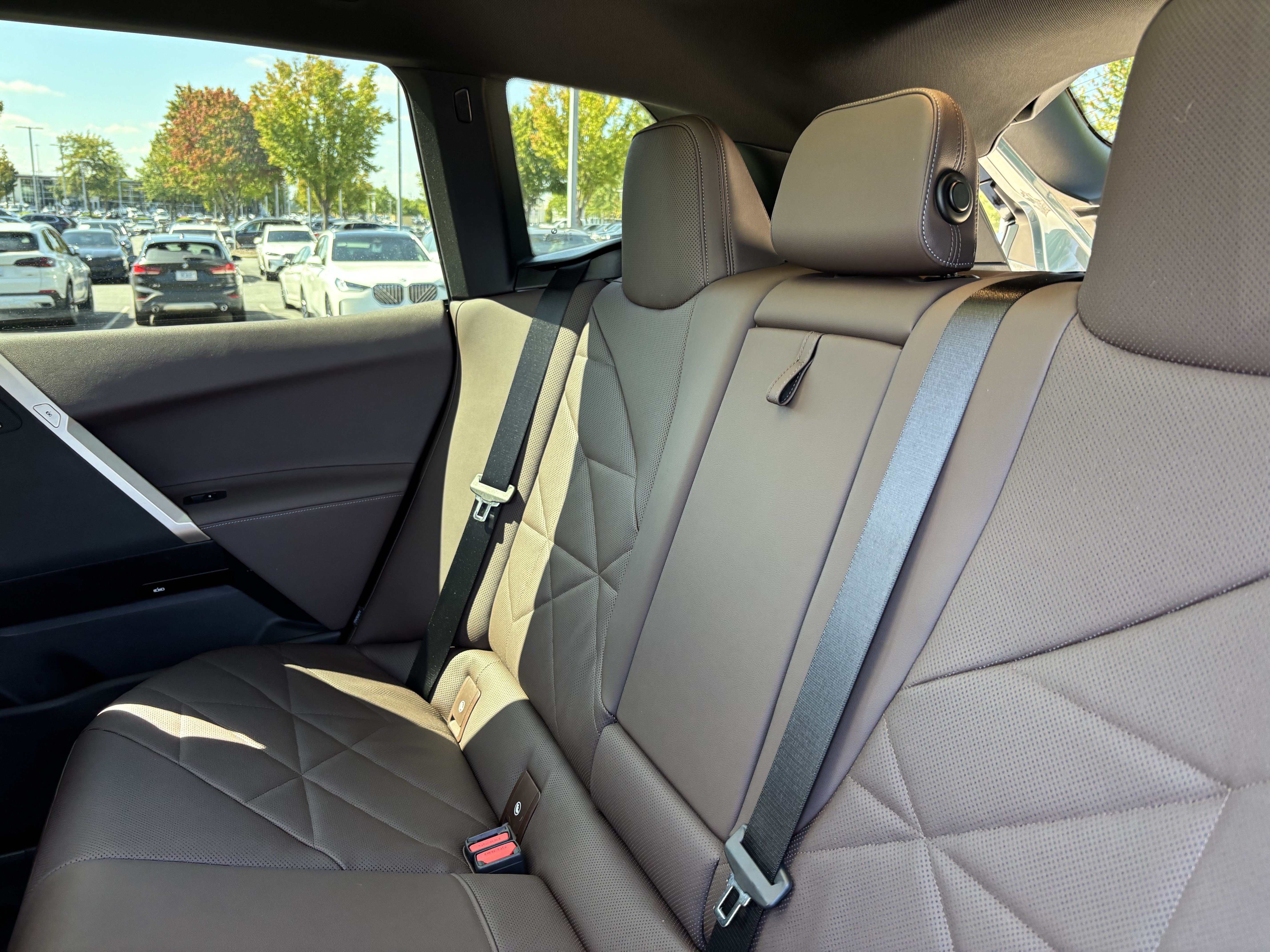 Certified 2024 BMW iX xDrive50 w/ Premium Package AWD/4WD image 33