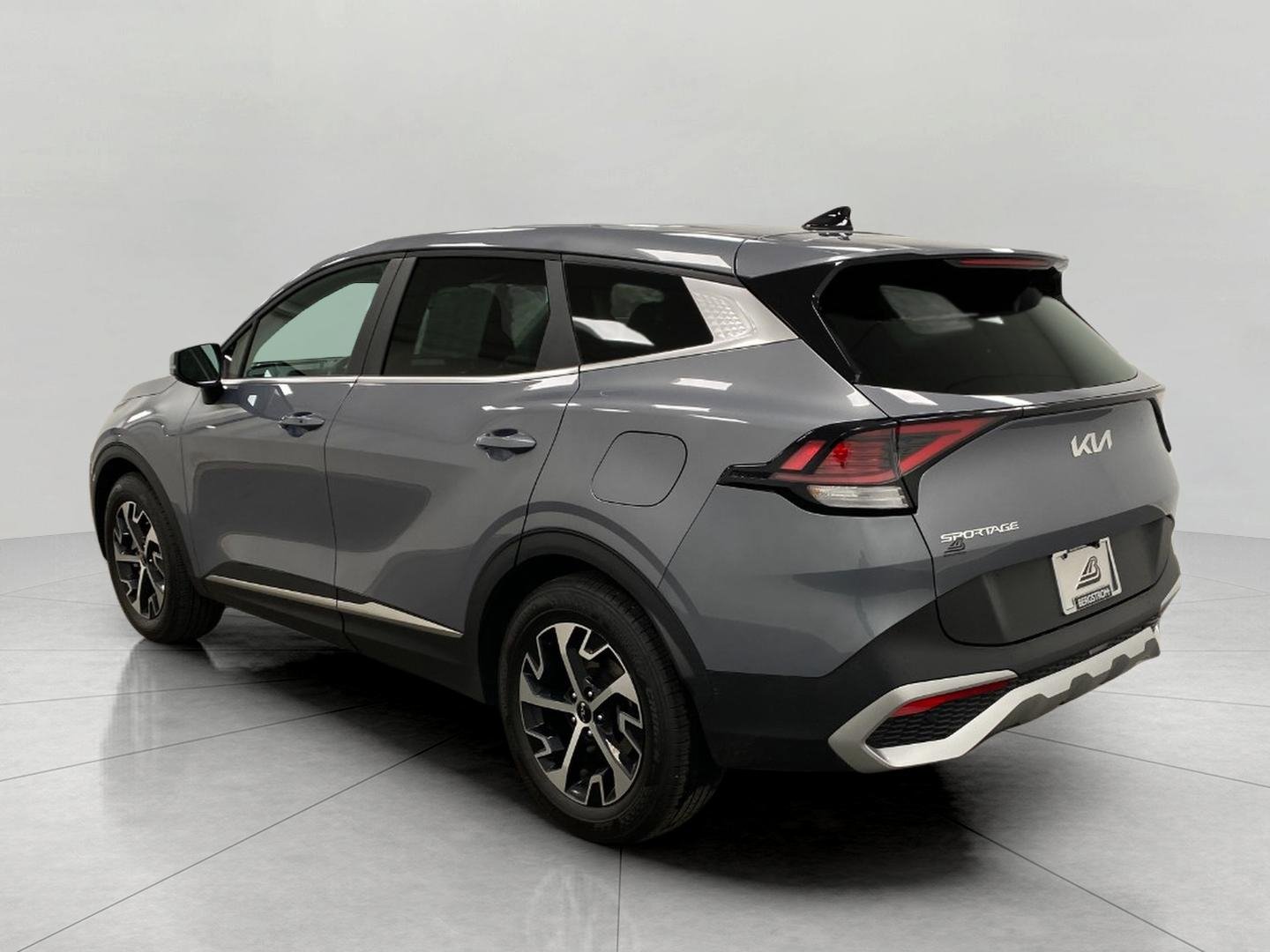 Used 2025 Kia Sportage EX image 6