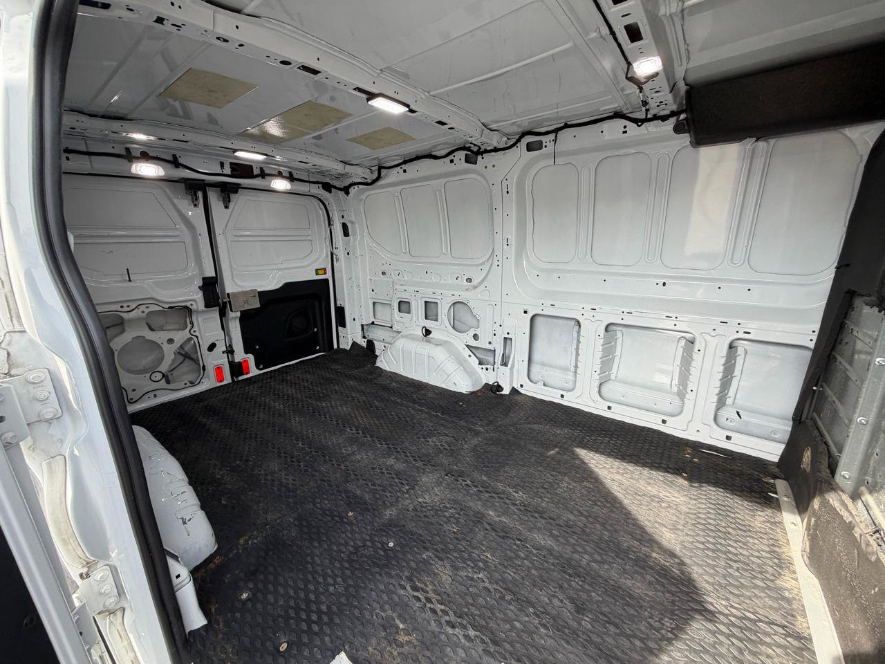 Used 2019 Ford Transit 250 130 Low Roof RWD image 14