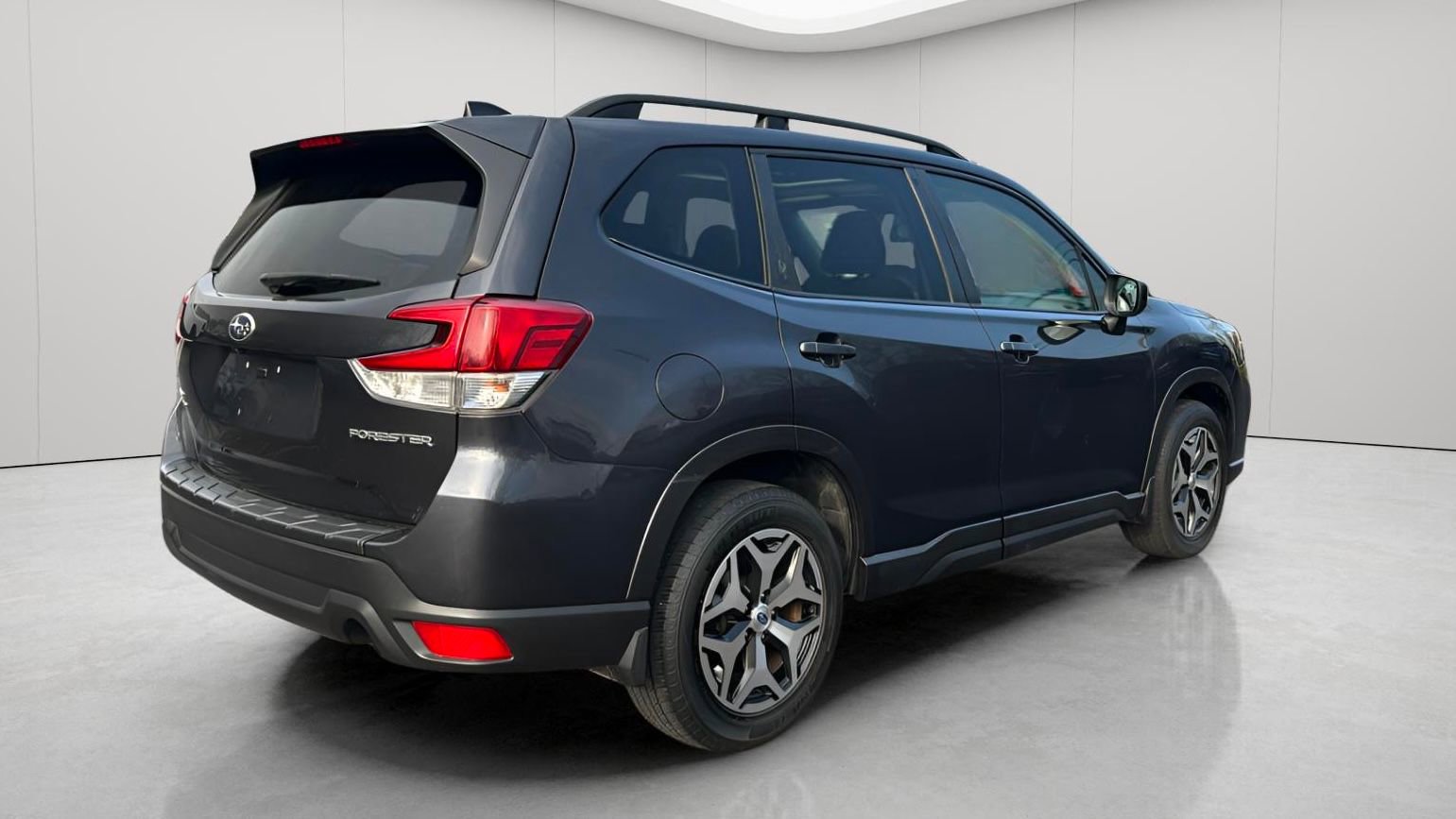 Used 2019 Subaru Forester Premium AWD/4WD image 3