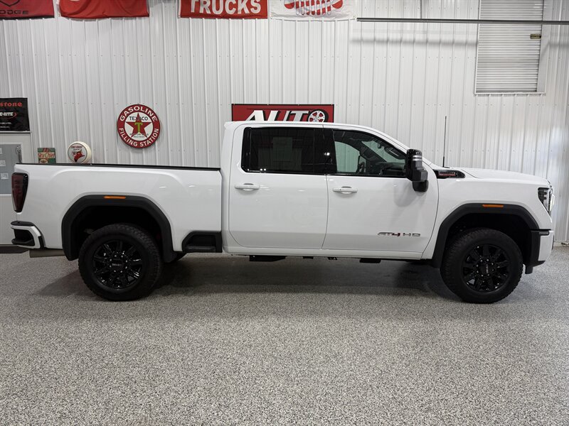 Used 2026 GMC Sierra 2500 AT4 AWD/4WD image 3