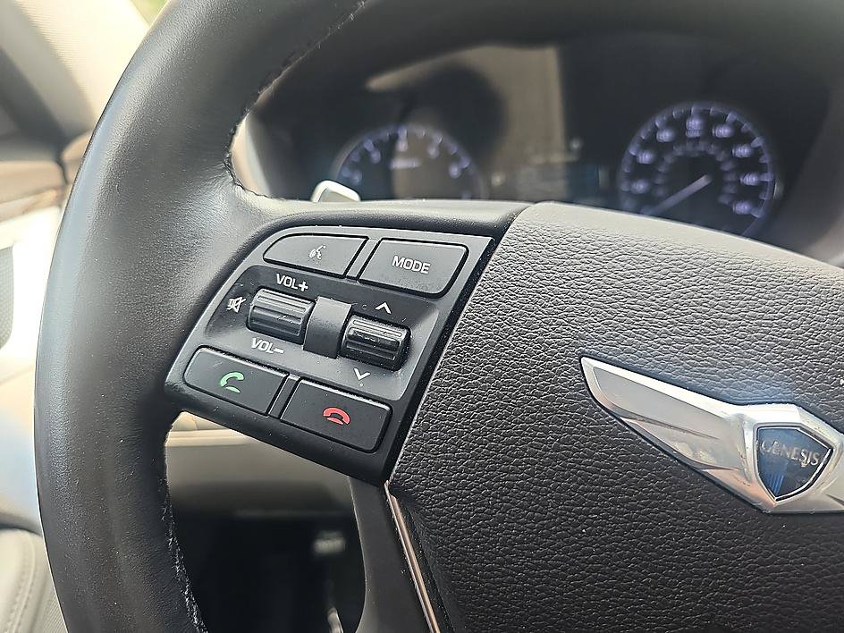 Used 2015 Hyundai Genesis 3.8 RWD image 20