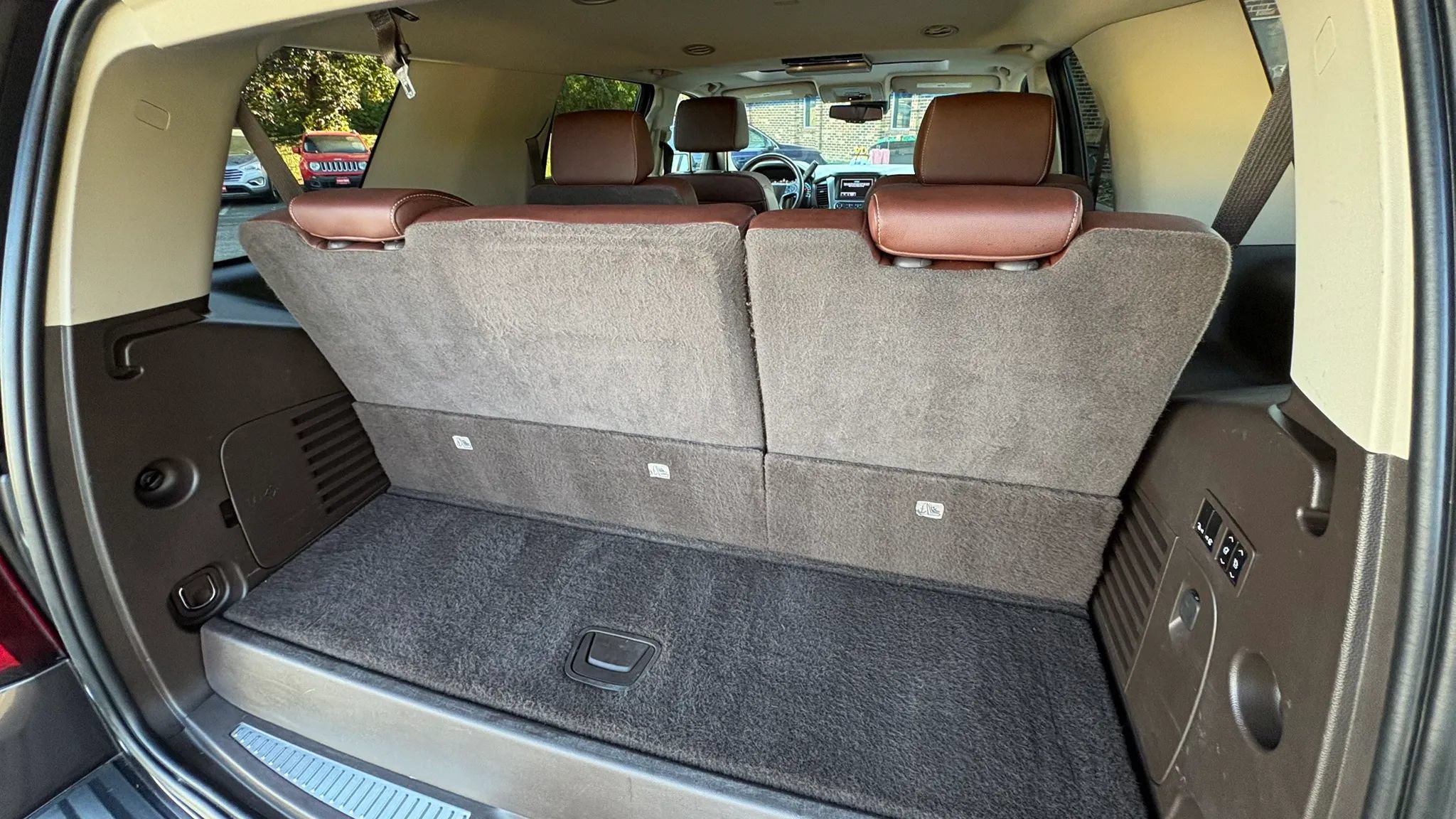Used 2018 Chevrolet Tahoe Premier AWD/4WD image 27