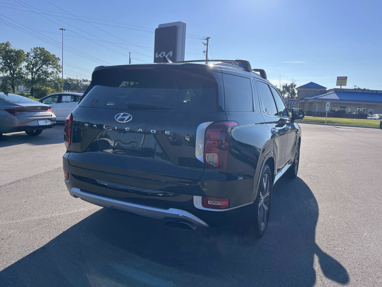 Used 2022 Hyundai Palisade Limited FWD image 3
