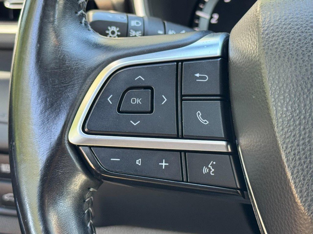 Used 2021 Toyota Highlander XLE image 17