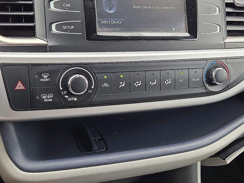Used 2019 Toyota Highlander LE FWD image 26