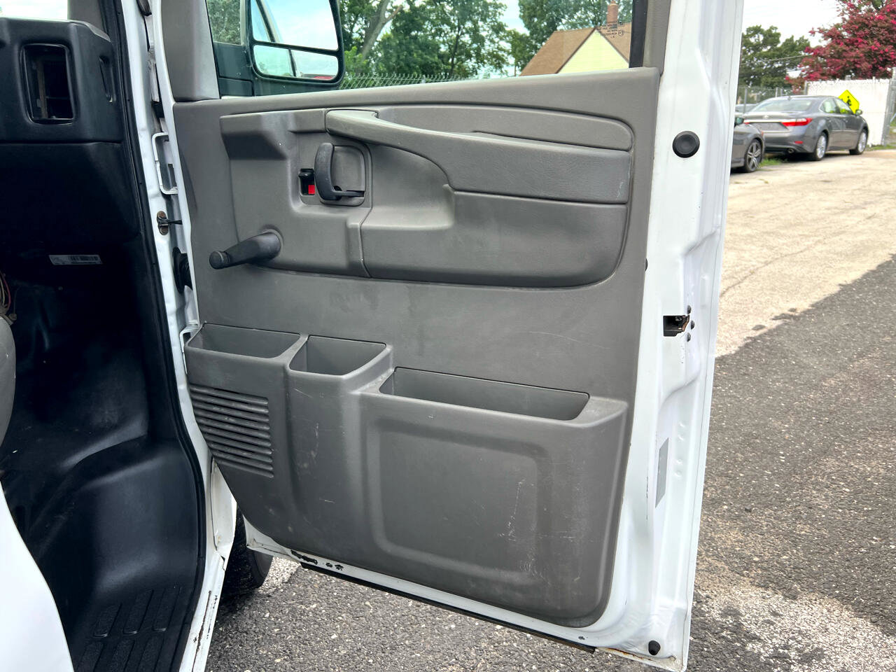 Used 2011 Chevrolet Express 2500 Extended image 12