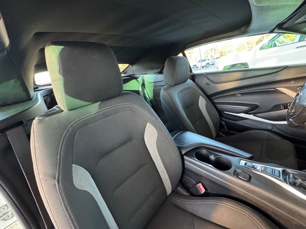 Used 2020 Chevrolet Camaro LT image 23