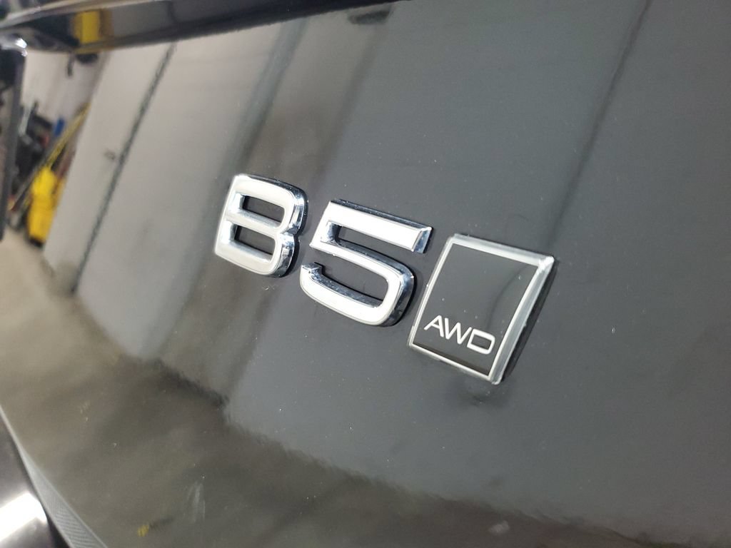 Certified 2025 Volvo XC90 B5 Plus w/ Protection Package AWD/4WD image 8