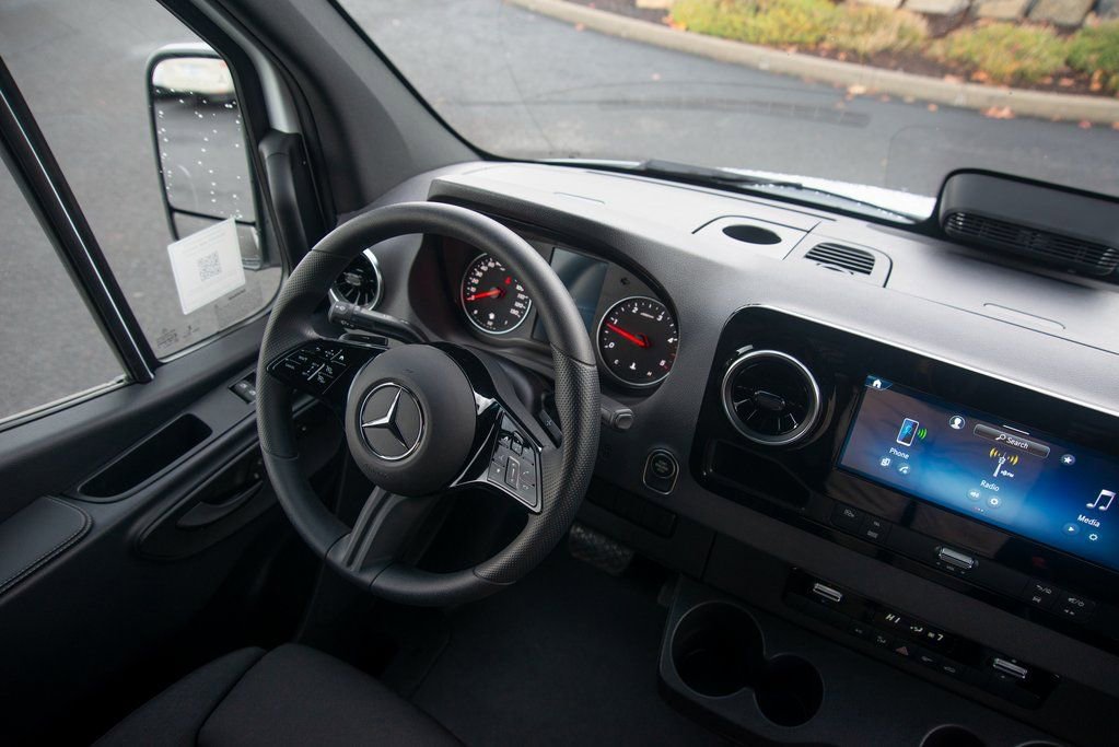 New 2025 Mercedes-Benz Sprinter 4500 image 27