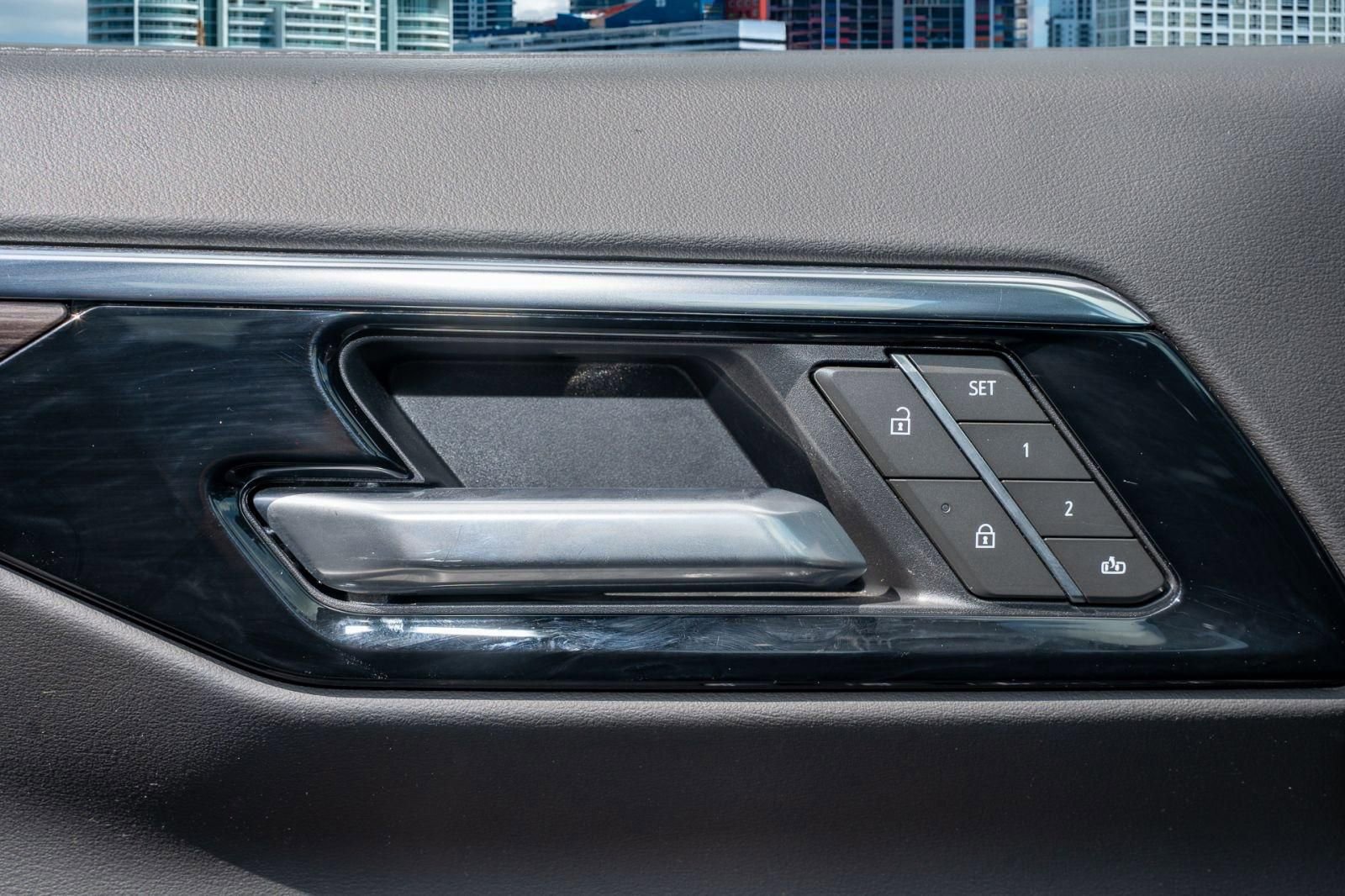 Used 2025 Chevrolet Tahoe LT image 29