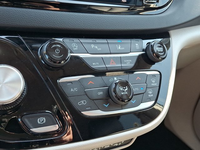 Certified 2024 Chrysler Pacifica Touring-L FWD image 21