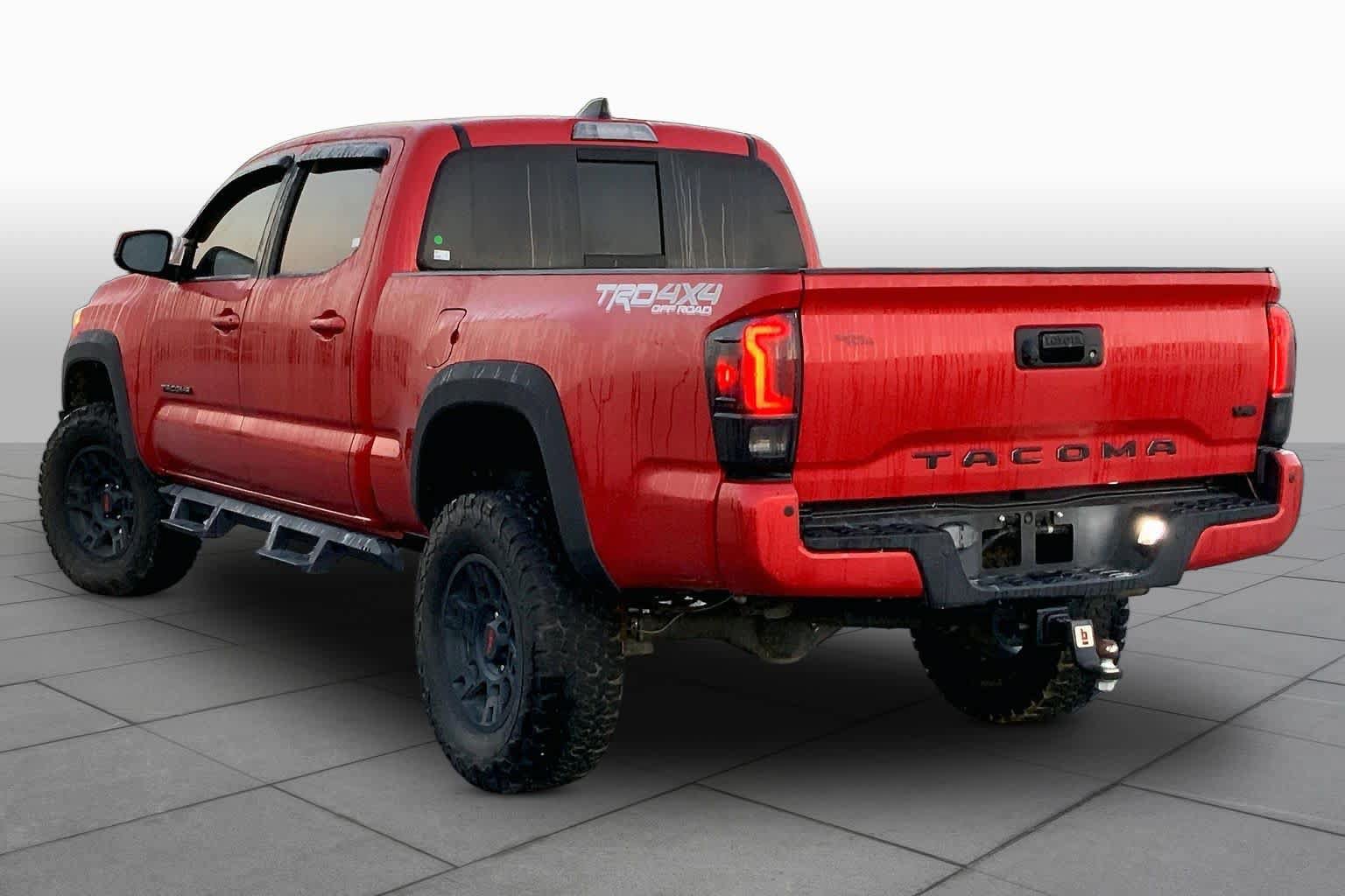 Used 2022 Toyota Tacoma TRD Off-Road w/ Technology Package AWD/4WD image 11