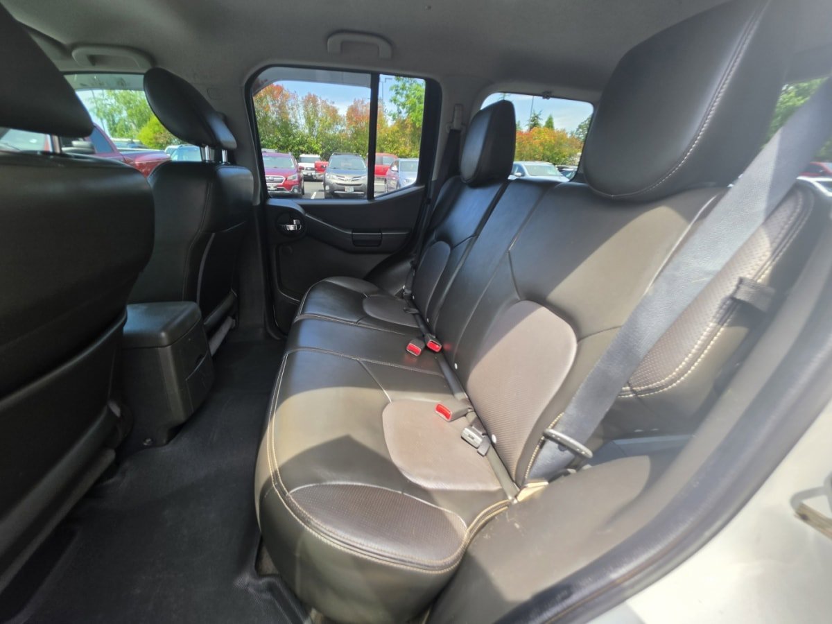 Used 2014 Nissan Xterra PRO-4X w/ Pro-4x Leather Package AWD/4WD image 16