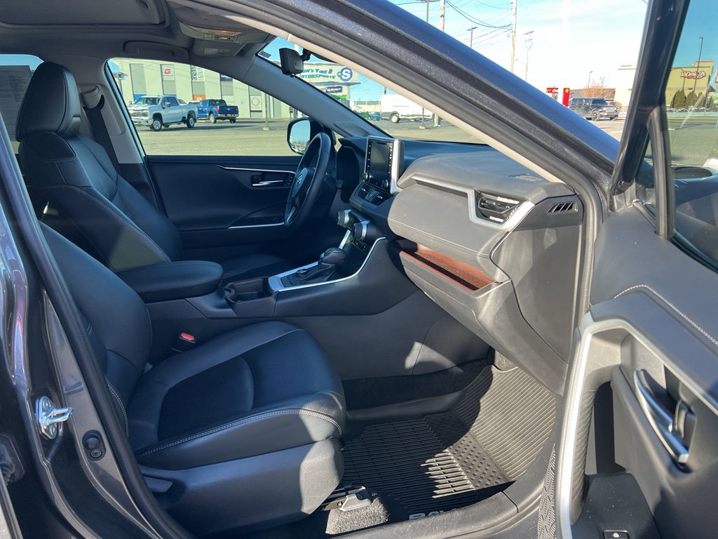 Used 2021 Toyota RAV4 Limited image 25