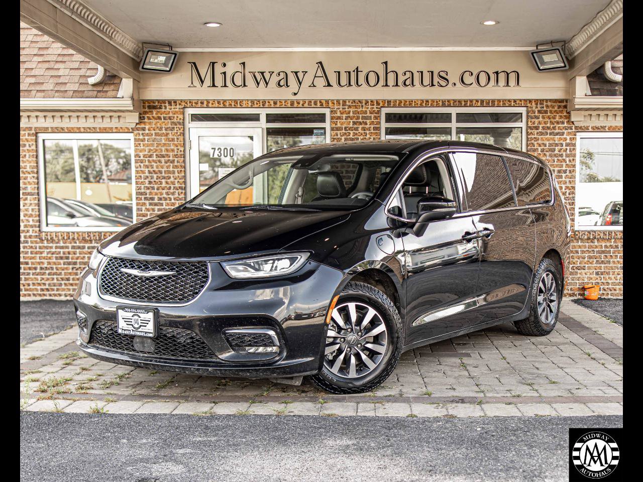 Used 2023 Chrysler Pacifica Touring-L FWD video 1