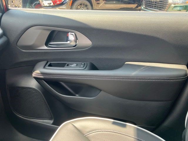 New 2027 Chrysler Pacifica Limited AWD/4WD image 20