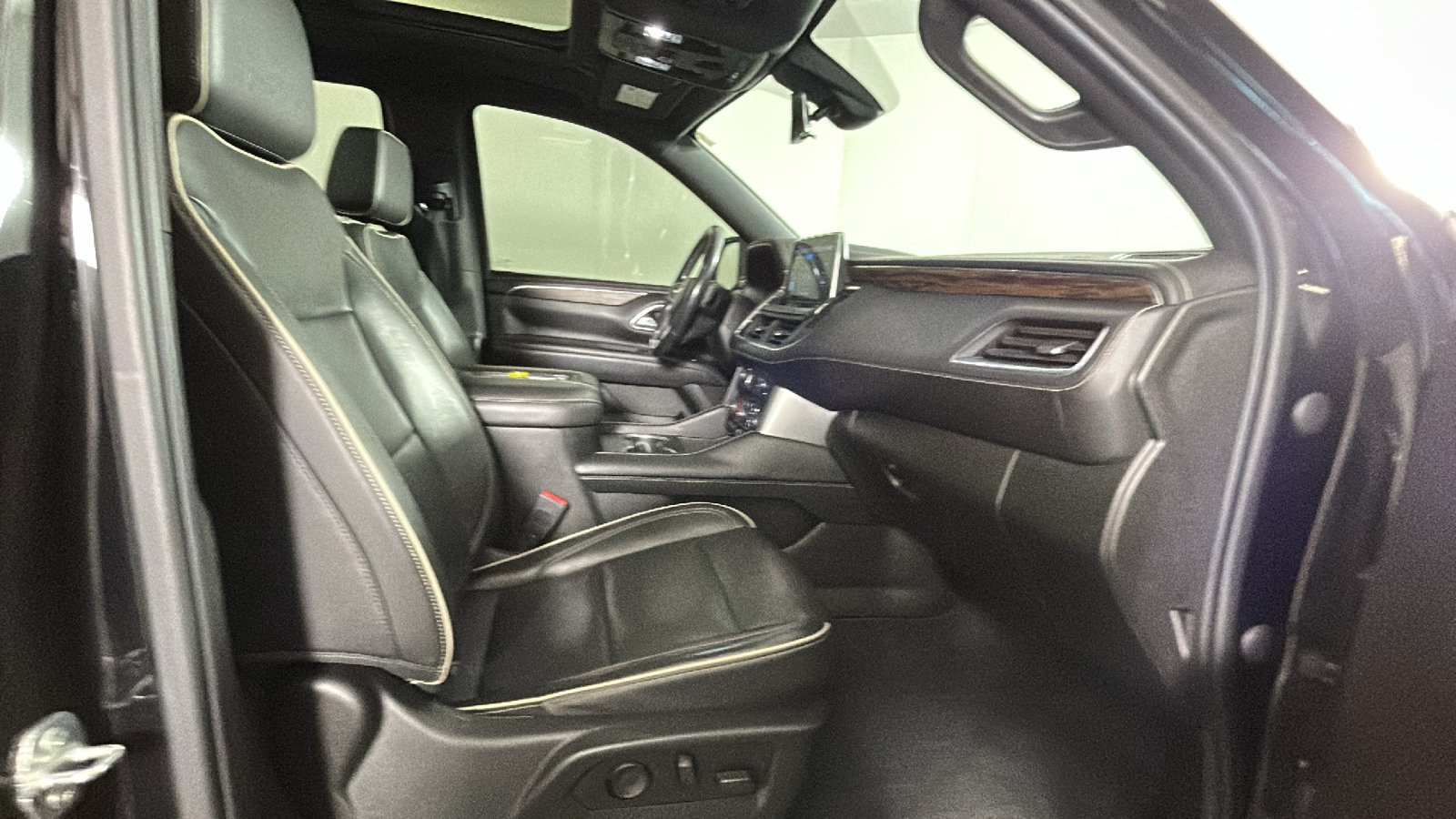 Used 2021 Chevrolet Tahoe Premier w/ Premium Package AWD/4WD image 34