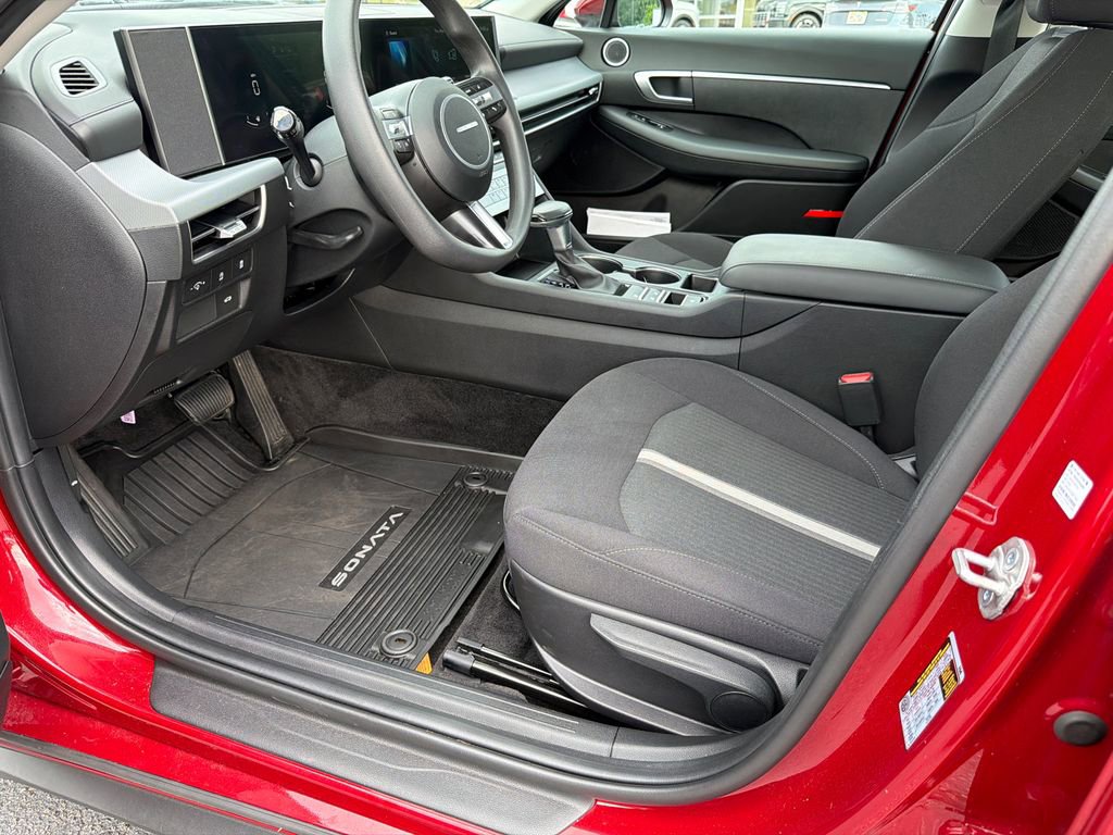 Certified 2025 Hyundai Sonata SE FWD image 9