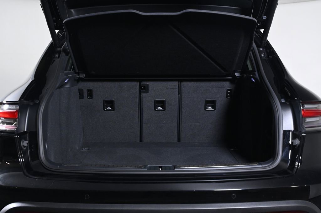 Certified 2024 Porsche Macan AWD/4WD image 27