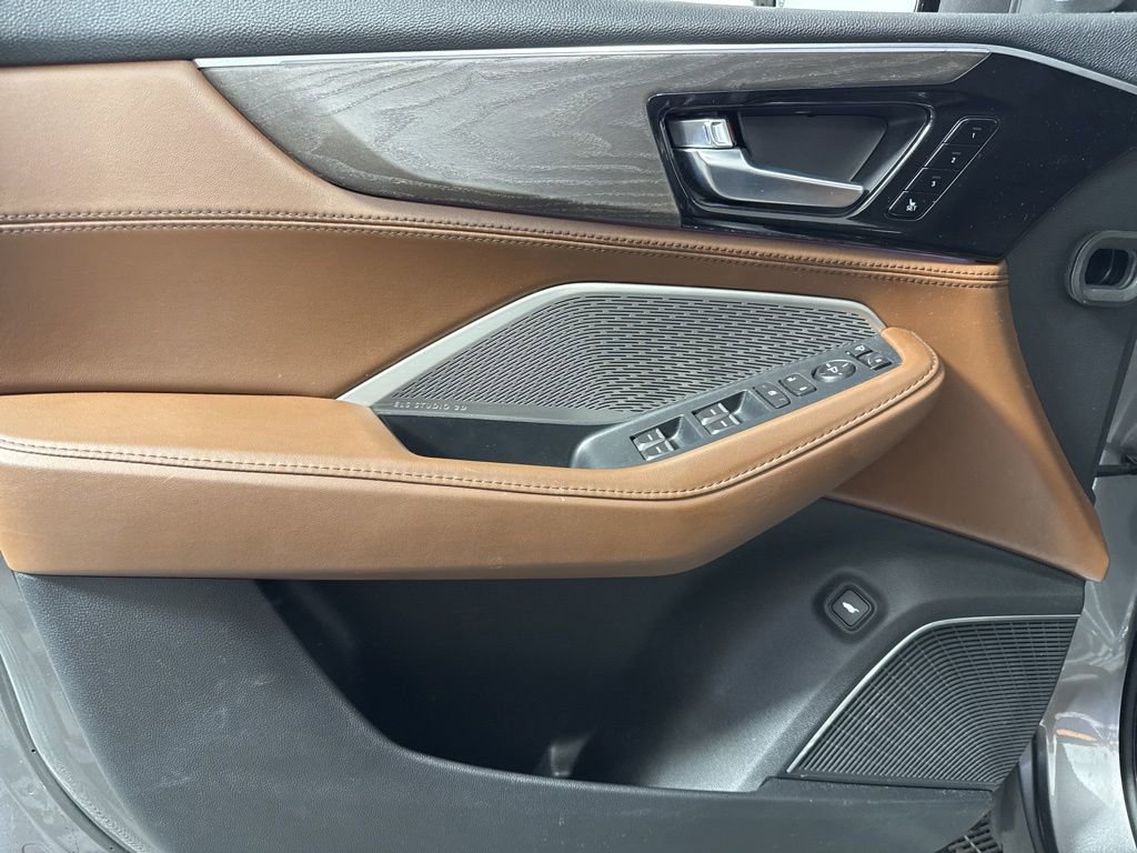 Used 2023 Acura MDX SH-AWD w/ Advance Package image 17