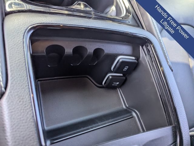 Used 2025 Chrysler Pacifica Premium FWD image 38