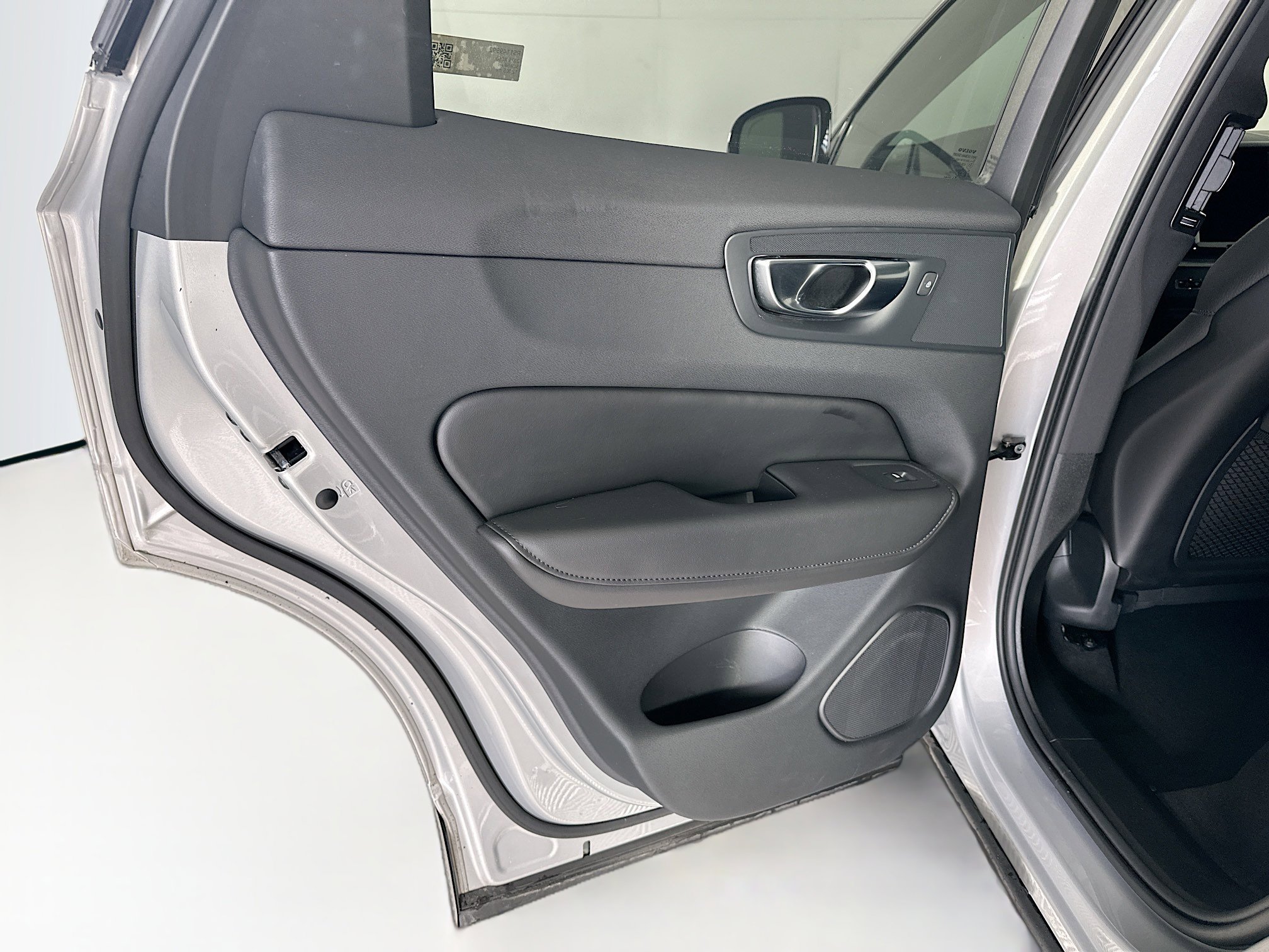 Used 2025 Volvo XC60 B5 Plus image 27