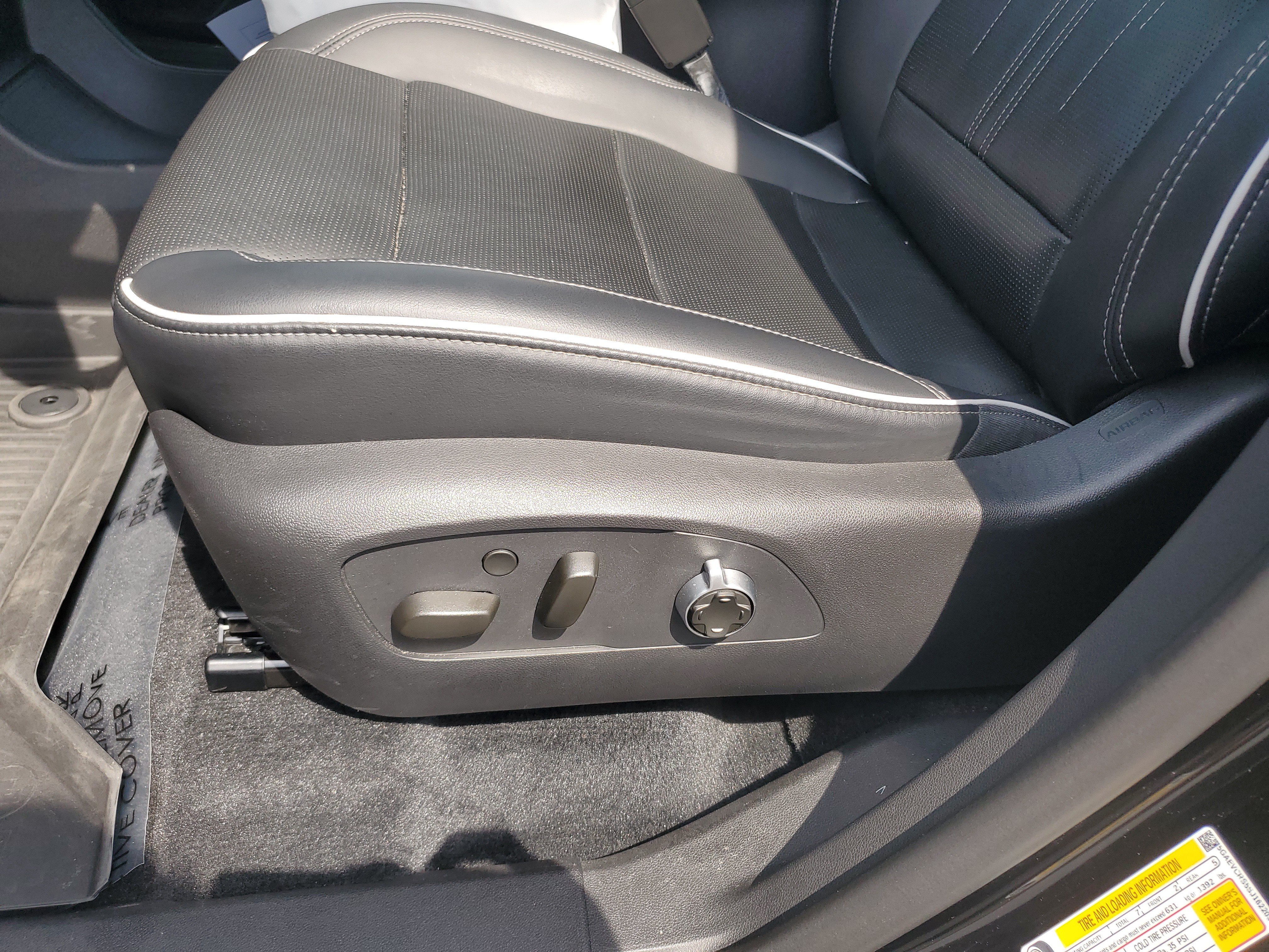 Used 2025 Buick Enclave Avenir w/ Trailering Package, 5000 lbs. AWD/4WD image 16
