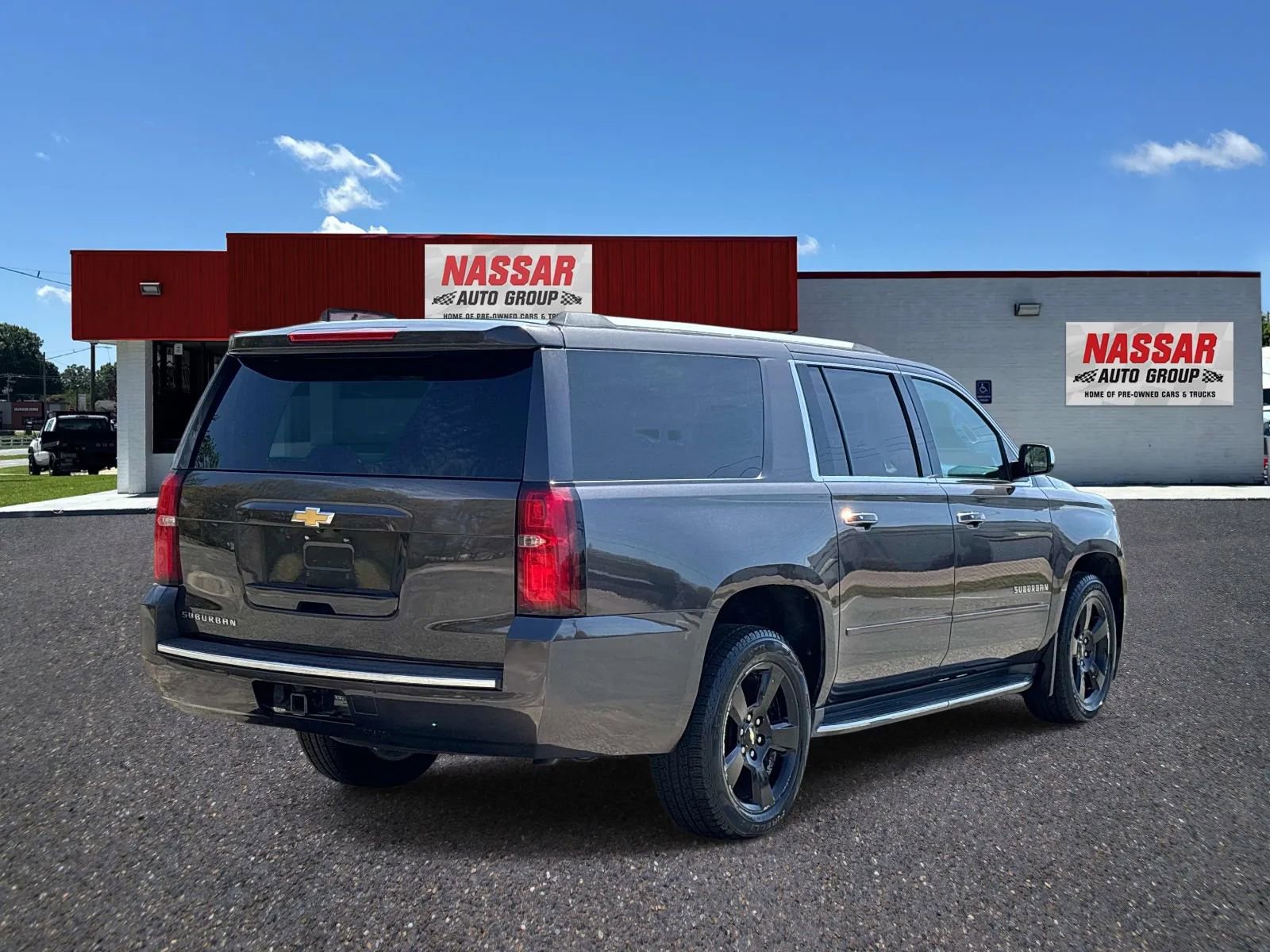 Used 2016 Chevrolet Suburban LTZ RWD image 4