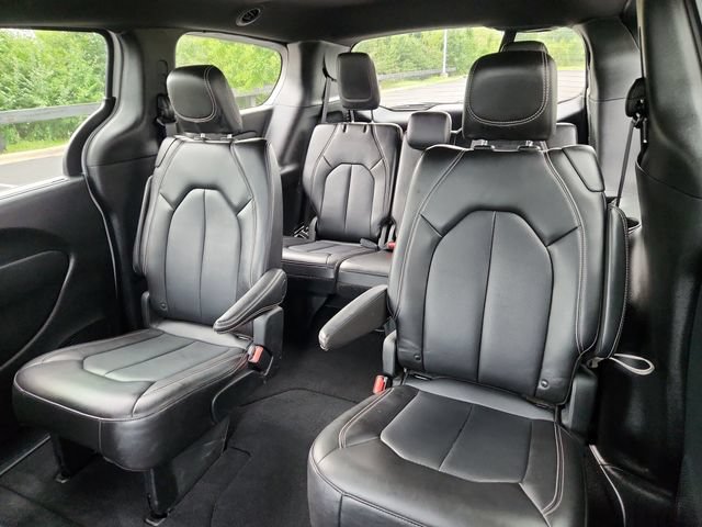Used 2025 Chrysler Pacifica Select FWD image 28