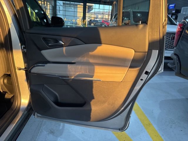 Used 2025 Chevrolet Traverse LT image 35